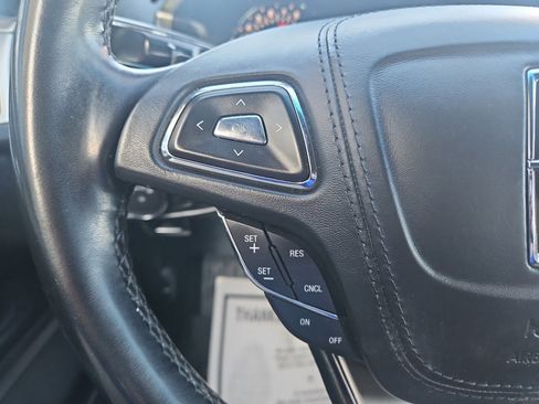 Used 2018 Lincoln MKZ Select image 12