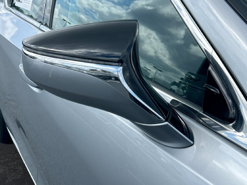Used 2025 Lexus ES 350 w/ Premium Package FWD image 11