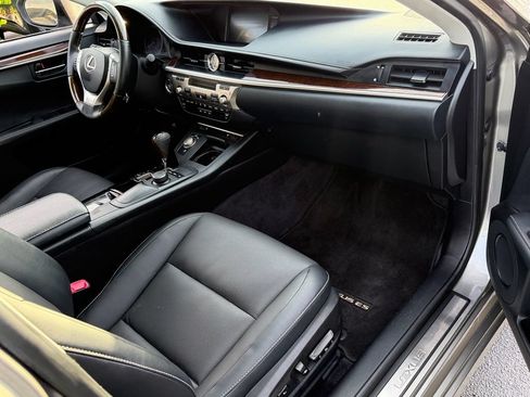 Used 2015 Lexus ES 350 w/ Premium Package FWD image 17