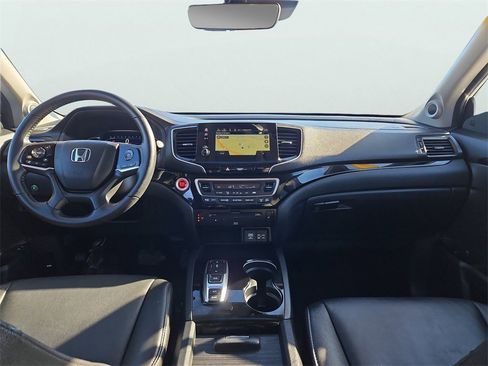 Certified 2022 Honda Pilot Touring image 11