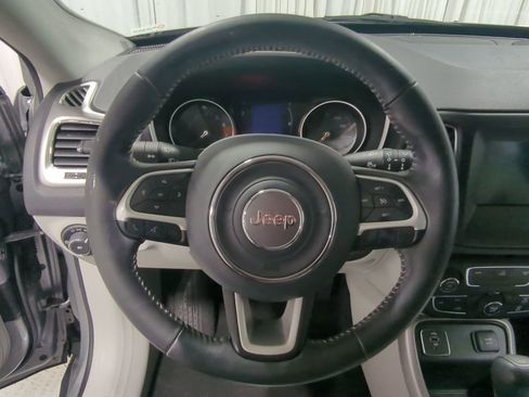 Used 2019 Jeep Compass Latitude image 34