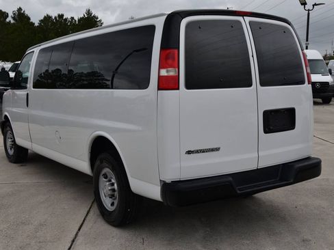 Used 2019 Chevrolet Express 3500 LS RWD image 5