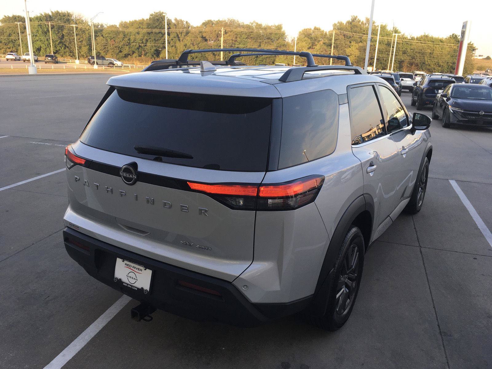 Used 2023 Nissan Pathfinder SV AWD/4WD image 11