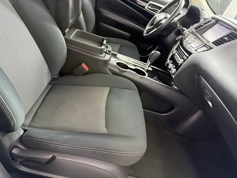 Used 2019 Nissan Pathfinder SV FWD image 25