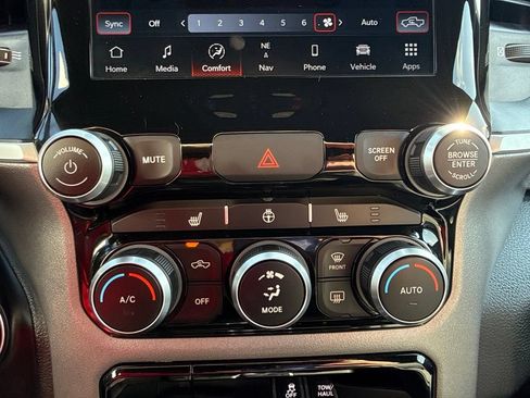Used 2023 RAM 1500 Big Horn AWD/4WD image 36