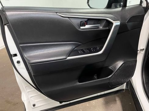 Used 2024 Toyota RAV4 XLE FWD image 20
