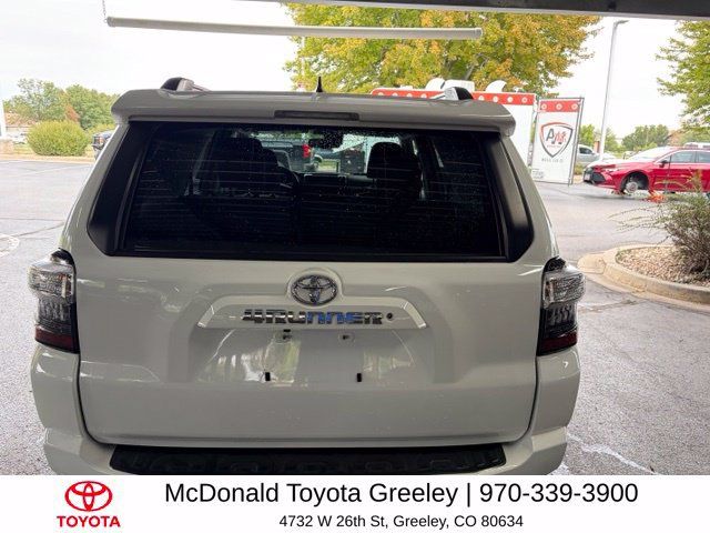 Used 2020 Toyota 4Runner SR5 AWD/4WD image 10