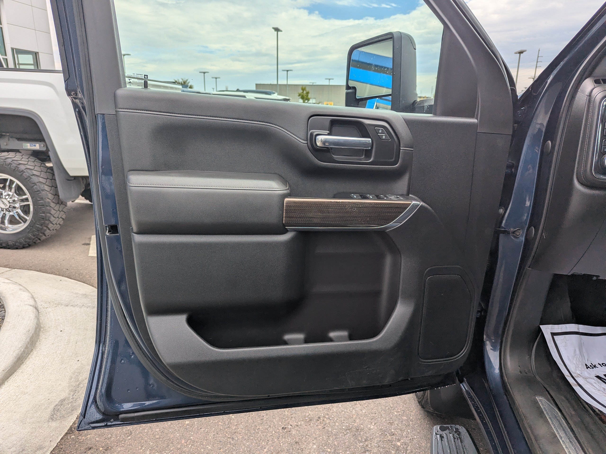 Certified 2022 Chevrolet Silverado 2500 LT w/ Convenience Package AWD/4WD image 10