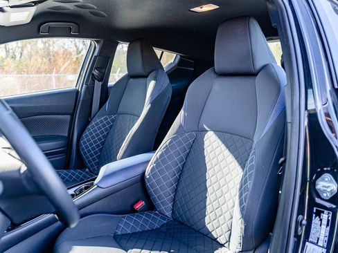 Used 2021 Toyota C-HR XLE image 19