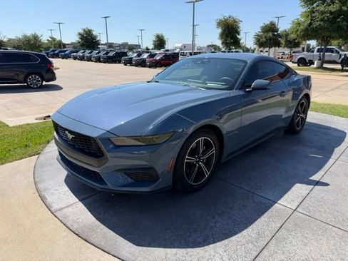 Used 2025 Ford Mustang Coupe RWD image 3