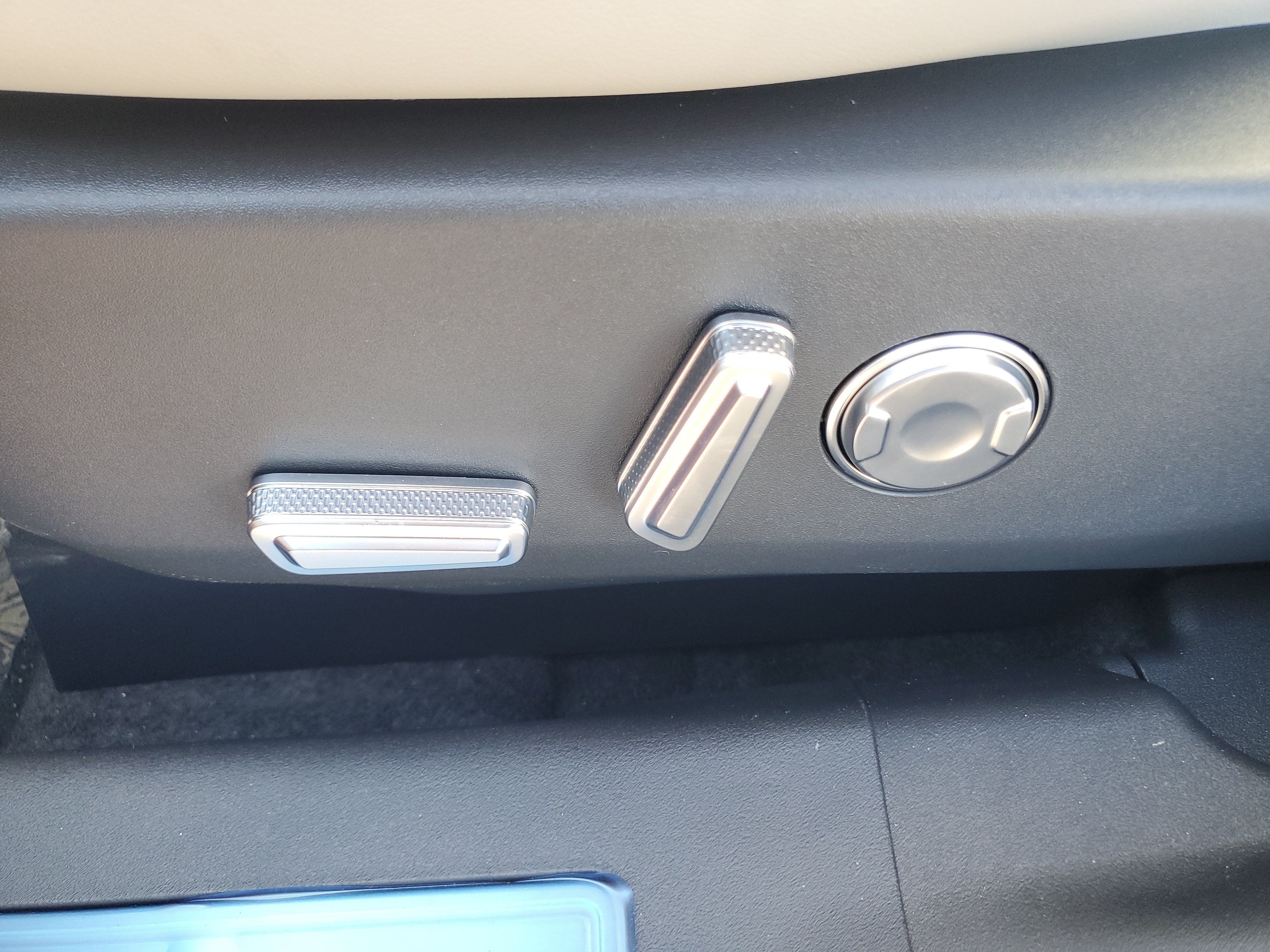New 2026 Lincoln Nautilus Premier AWD/4WD image 11
