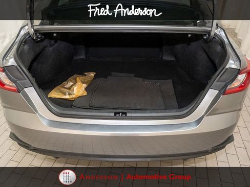 Used 2025 Toyota Camry SE FWD image 5