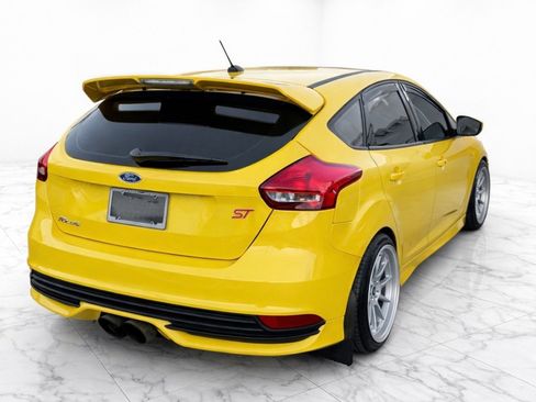 Used 2018 Ford Focus ST image 3
