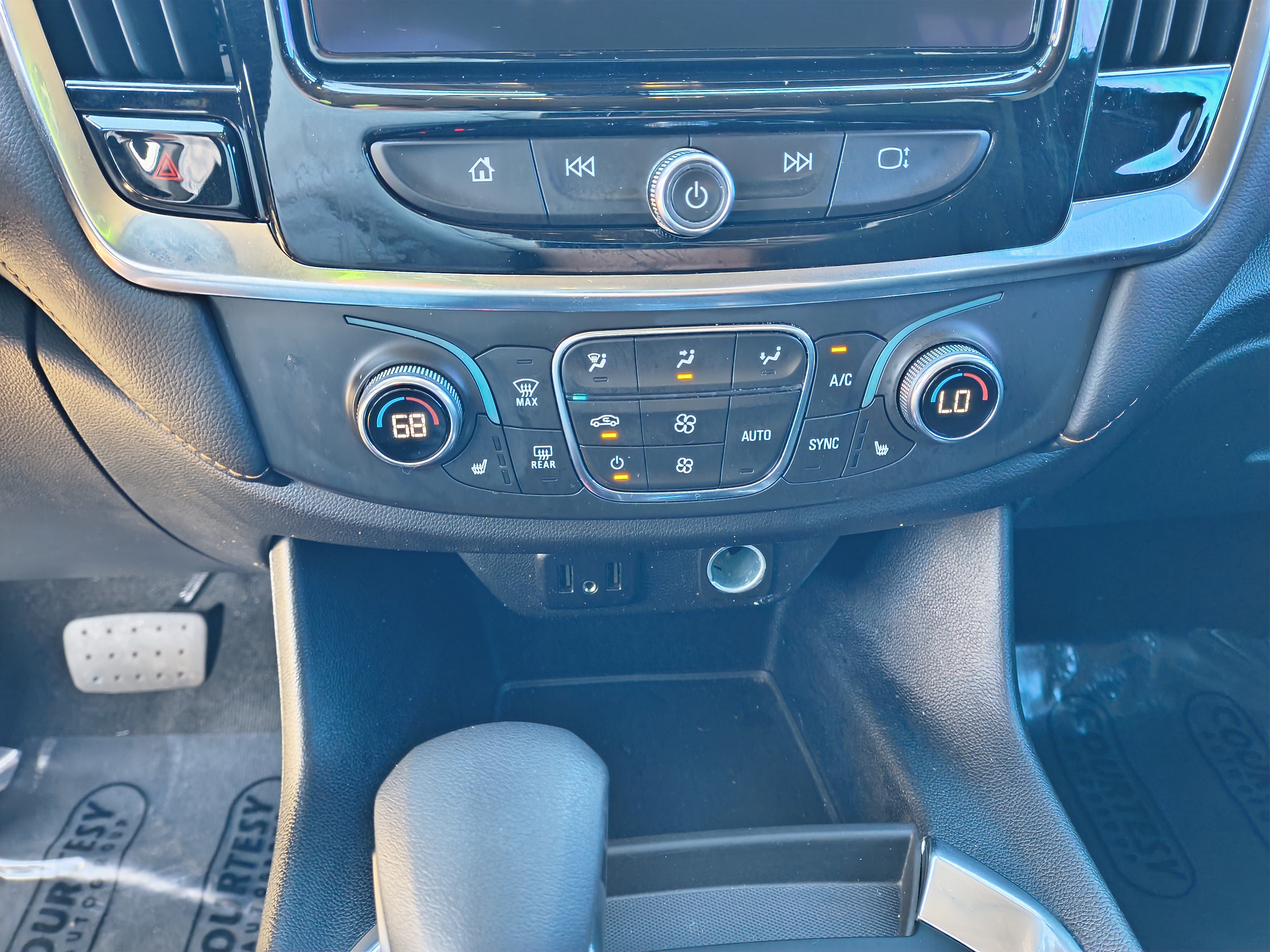 Used 2021 Chevrolet Traverse LT FWD image 27