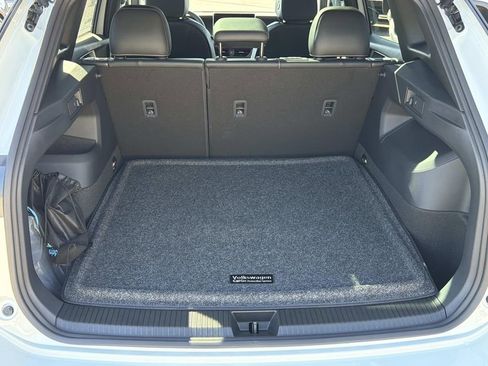 New 2026 Volkswagen Tiguan SE R-Line FWD image 13