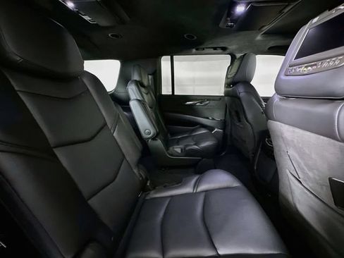 Used 2019 Cadillac Escalade ESV Platinum AWD/4WD image 30