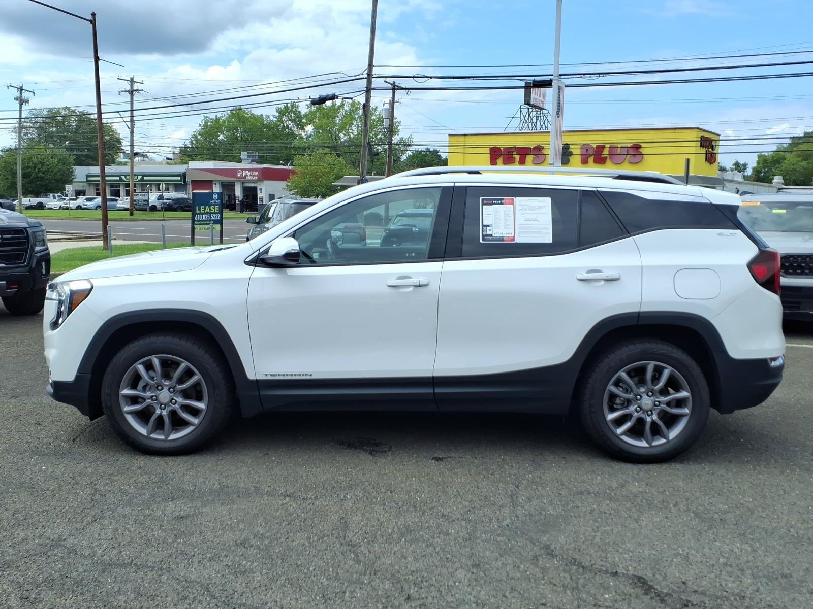 Used 2023 GMC Terrain SLT AWD/4WD image 7