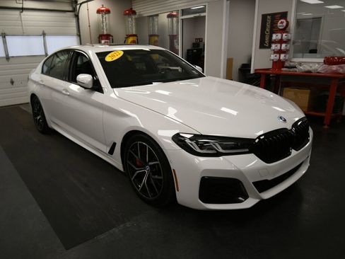 Used 2022 BMW M550i xDrive w/ Executive Package AWD/4WD image 2