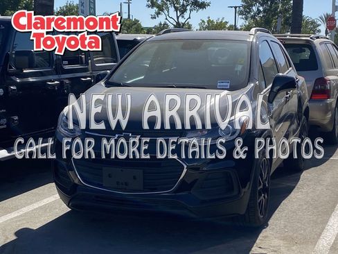 Used 2022 Chevrolet Trax LT w/ Midnight Edition AWD/4WD image 1