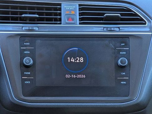 Used 2023 Volkswagen Tiguan SE image 13