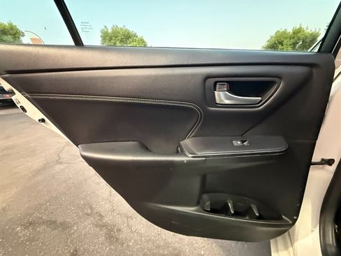 Used 2016 Toyota Camry XLE w/ Moonroof Package FWD image 24