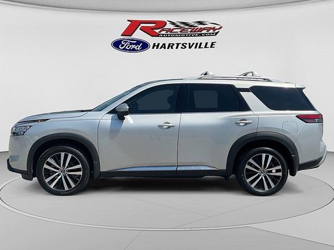 Used 2024 Nissan Pathfinder Platinum FWD image 6