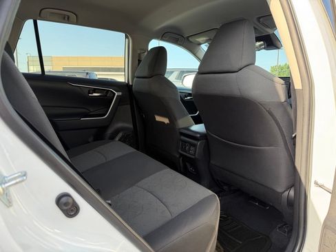 Used 2022 Toyota RAV4 XLE FWD image 29