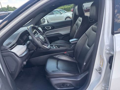 Used 2025 Jeep Compass Limited AWD/4WD image 28