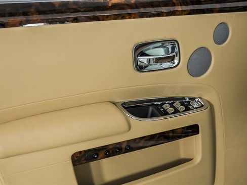 Used 2010 Rolls-Royce Ghost RWD image 18