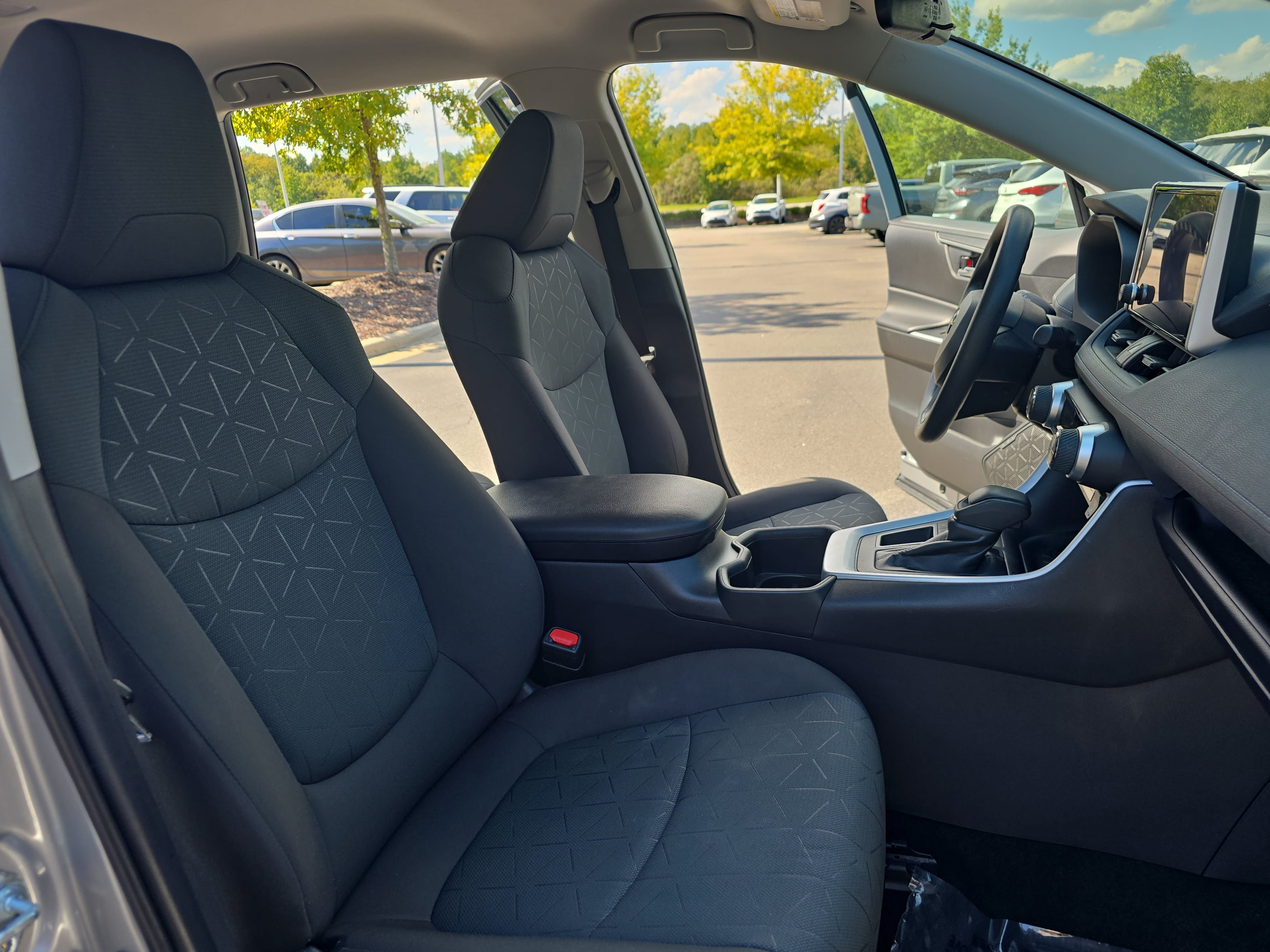Used 2024 Toyota RAV4 XLE FWD image 10