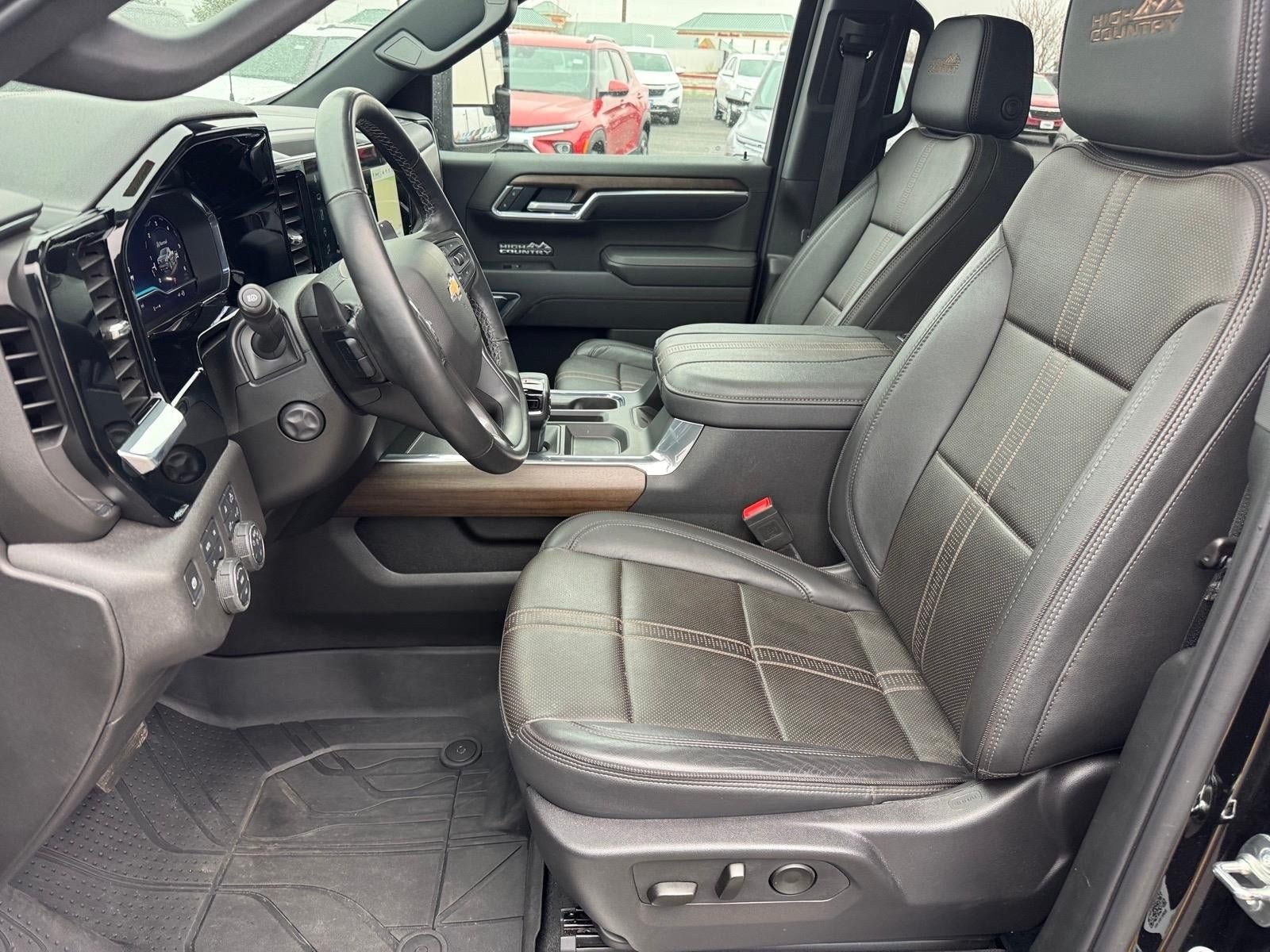 Used 2025 Chevrolet Silverado 1500 High Country w/ High Country Premium Package AWD/4WD image 7