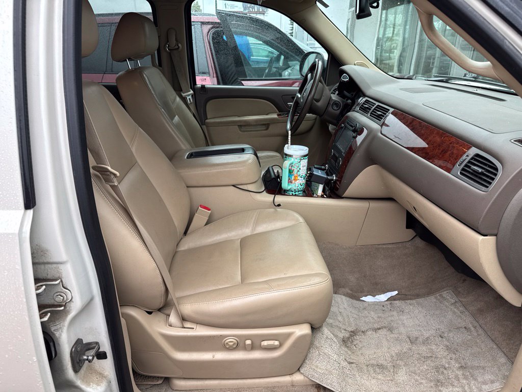 Used 2013 Chevrolet Avalanche LTZ AWD/4WD image 6