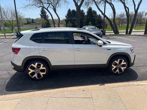 Used 2023 Volkswagen Taos SEL AWD/4WD image 7