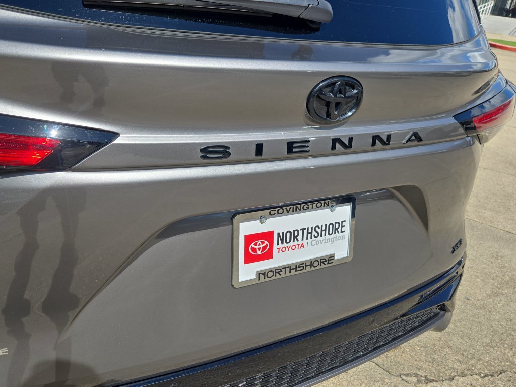 Used 2026 Toyota Sienna XSE FWD image 7