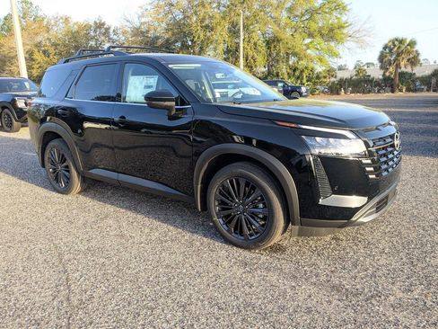 New 2026 Nissan Pathfinder SL w/ SL Premium Package image 2