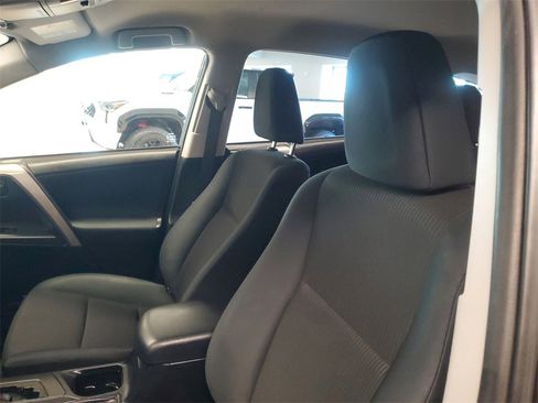 Used 2018 Toyota RAV4 LE image 16