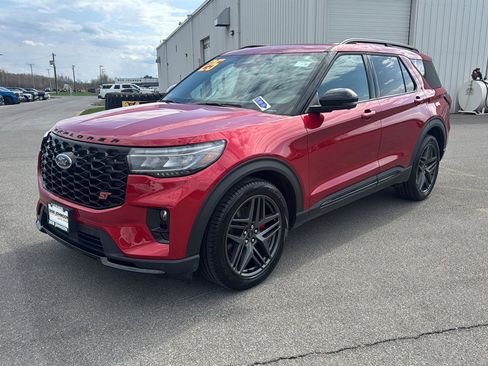 Used 2025 Ford Explorer ST AWD/4WD image 1