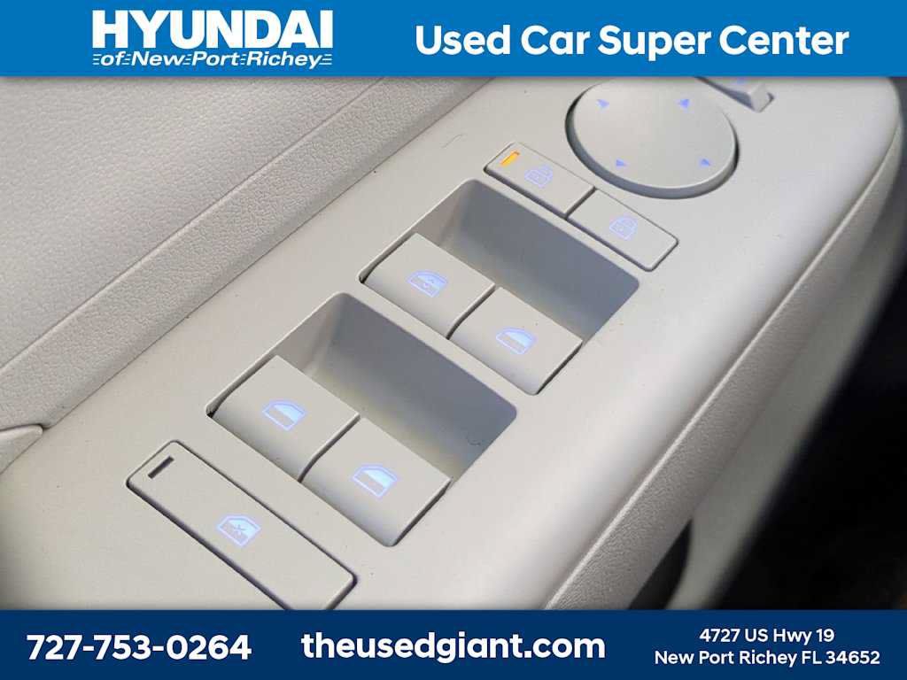 Certified 2025 Hyundai Kona SEL FWD image 25