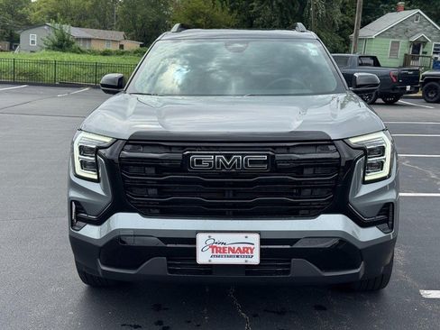 Used 2026 GMC Terrain Elevation w/ Elevation Premium Package FWD image 9