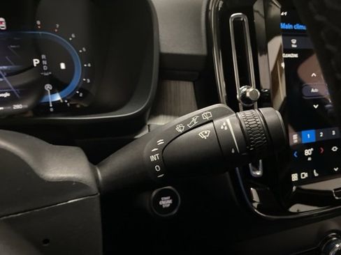 Used 2025 Volvo XC40 B5 Plus image 41