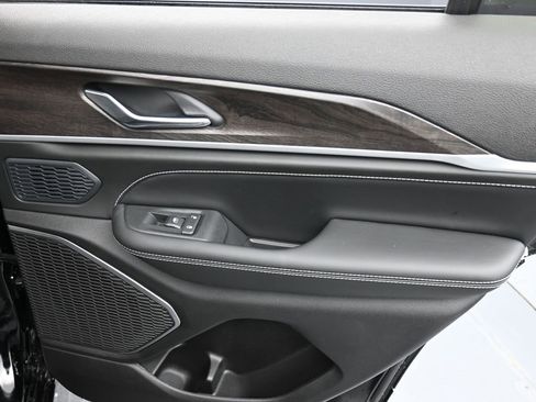 New 2026 Jeep Grand Cherokee Limited image 16