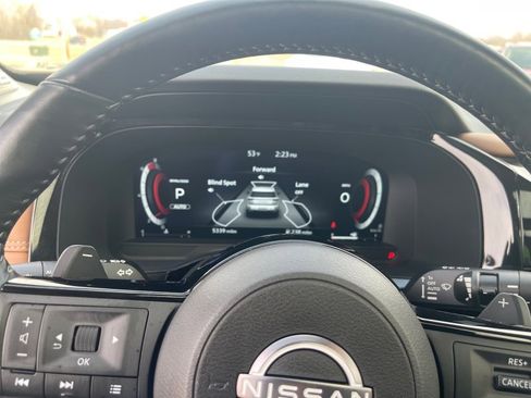 Used 2025 Nissan Pathfinder Platinum image 10