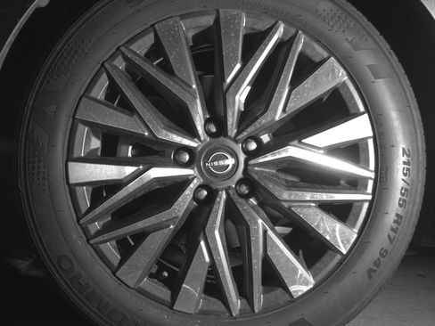 Used 2025 Nissan Altima 2.5 SV FWD image 12