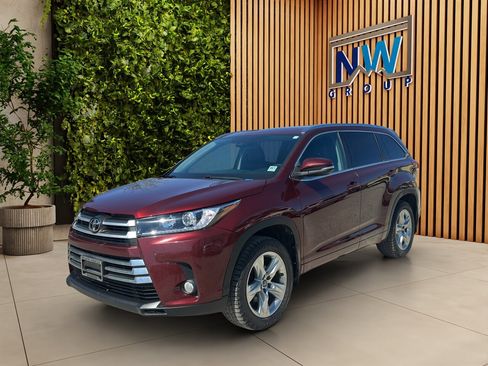 Used 2017 Toyota Highlander Limited image 3