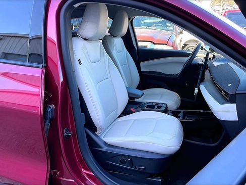 Certified 2025 Ford Mustang Mach-E Premium image 8