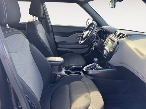 Used 2018 Kia Soul + image 15