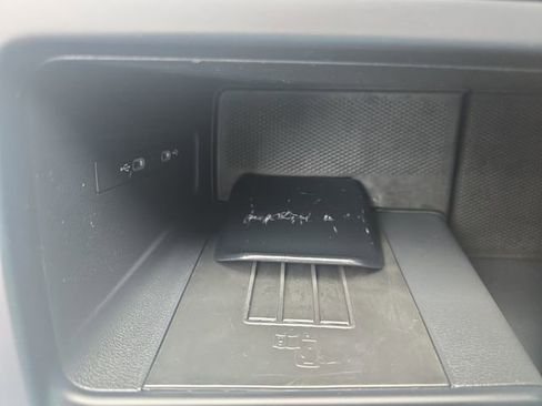 Certified 2025 Volkswagen Tiguan SE image 32