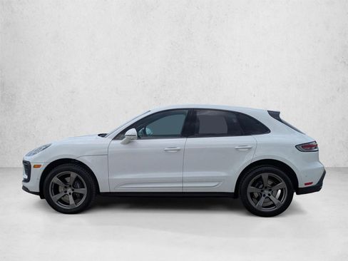 Certified 2025 Porsche Macan AWD/4WD image 2