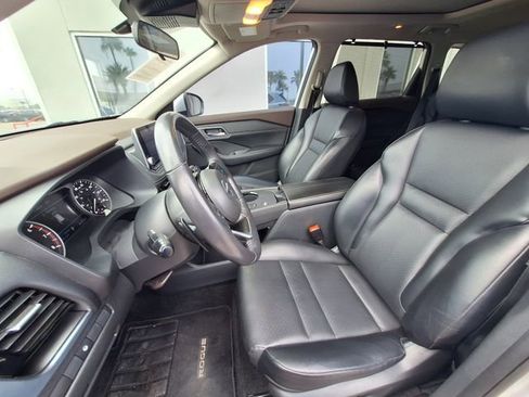 Certified 2021 Nissan Rogue SV w/ Premium Package FWD image 11