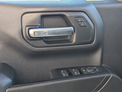 Used 2020 Chevrolet Silverado 1500 Custom w/ Custom Value Package image 12